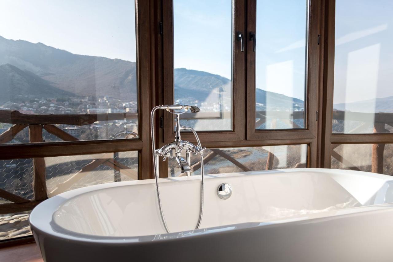 Golden Fleece Hotel 2*