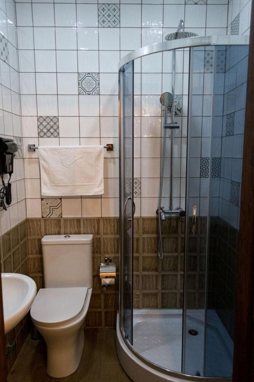 Golden Fleece Hotel 2*