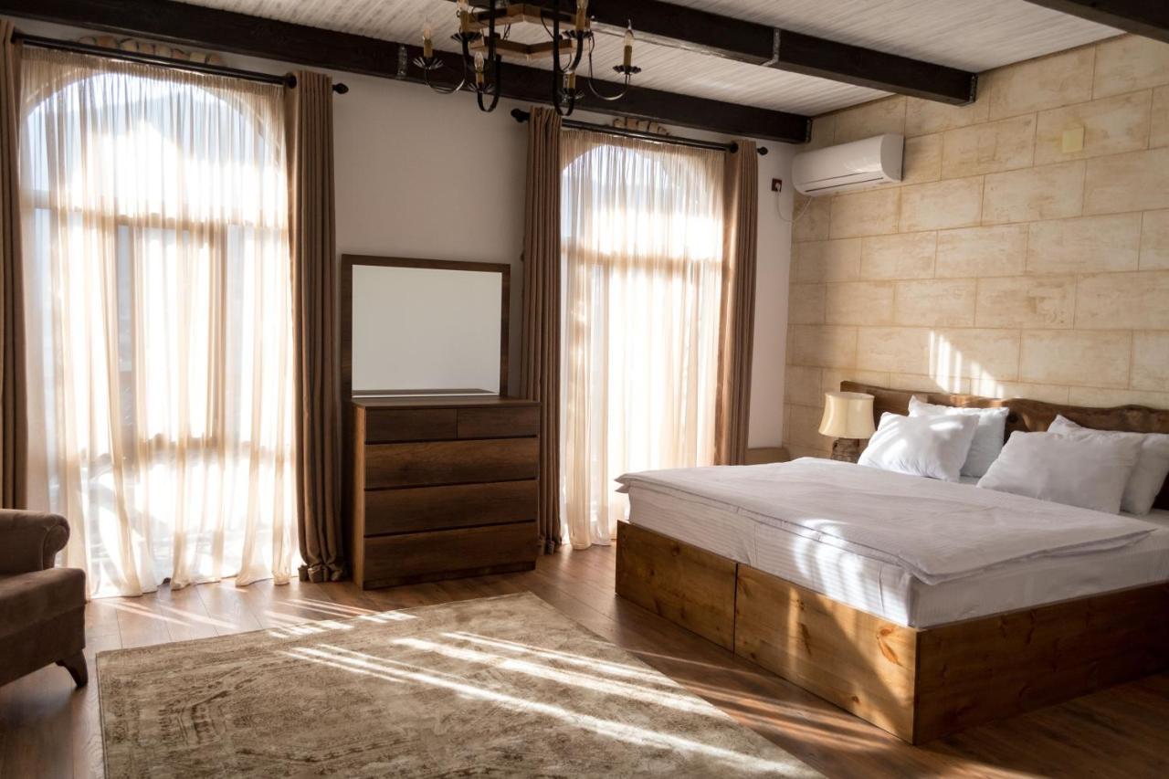 Golden Fleece Hotel 2*