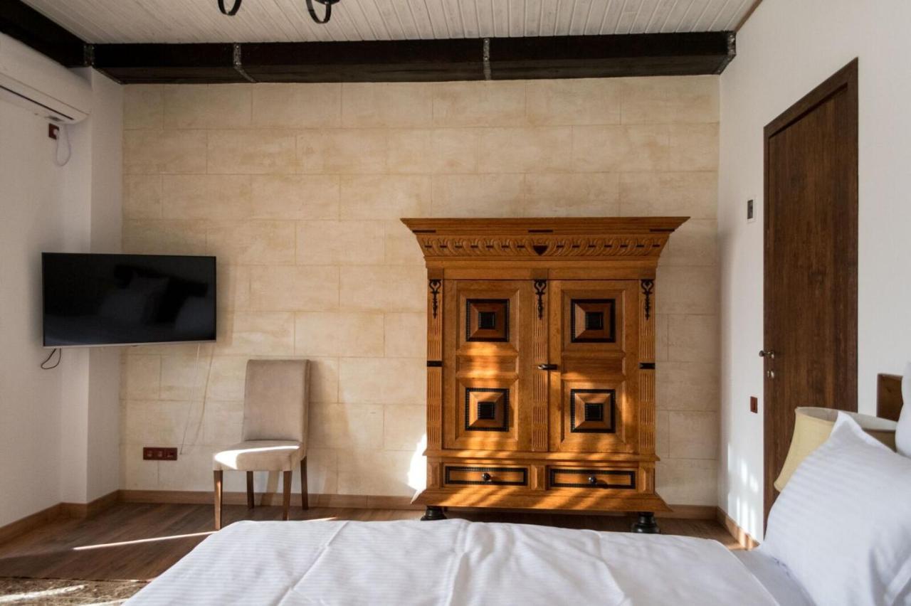 Golden Fleece Hotel